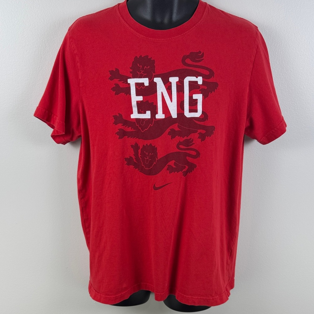 England Soccer Nike Men's Red ENG Graphic Tee - XL